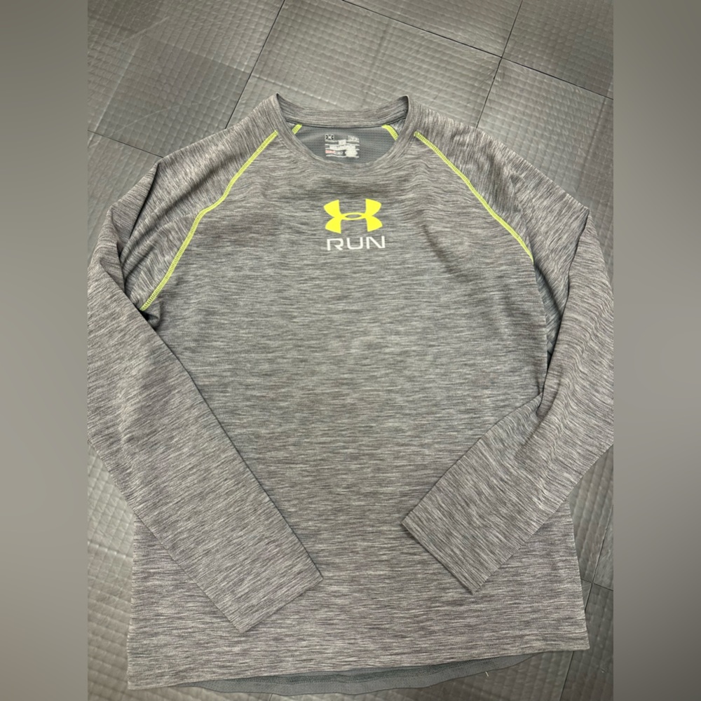 UNDER ARMOUR MENS GRAY AND YELLOW RUNNING SHIRT FITTED HEAT GEAR LARGE